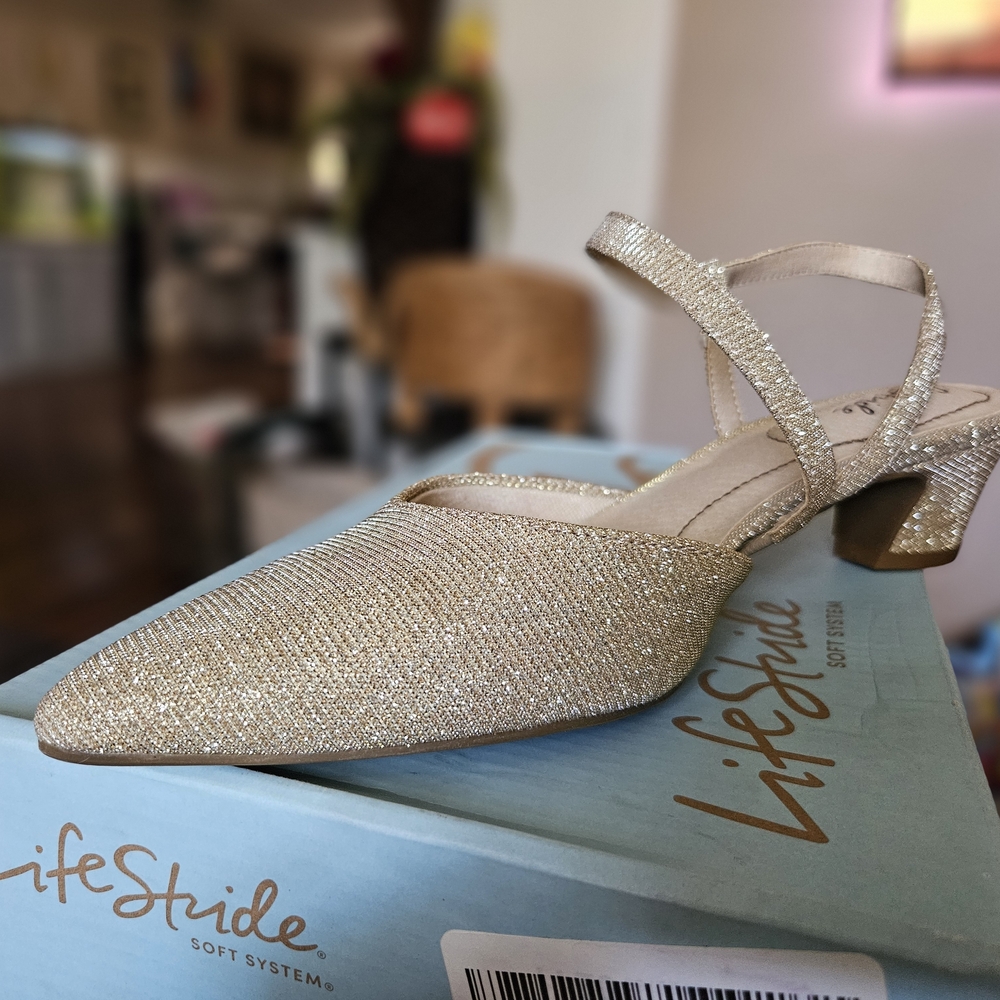 Life Stride Women's Gold Heels Sz 8